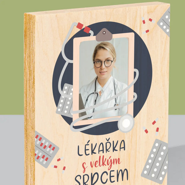 Fotka A Textem: Lékař S Velkým Srdcem - Tisk Na Dřevo