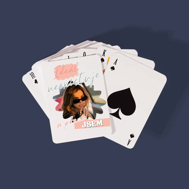 Fotka A Textem: Ideál Neexistuje - Hrací Karty