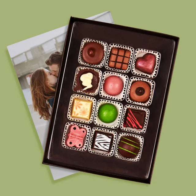 Fotokoláž: Iniciály Srdce - Pralinky