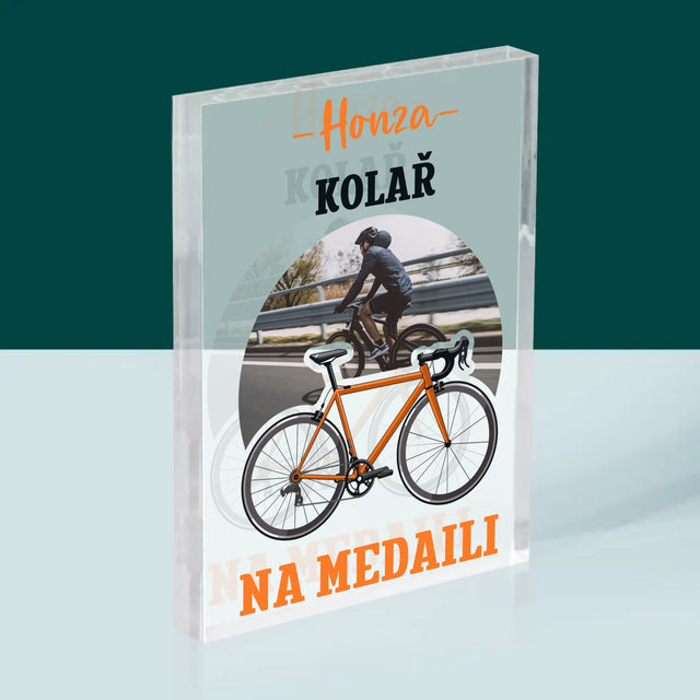 Foto a popis: Cyklista oceněný medailí - Akrylový blok s potiskem | CZ