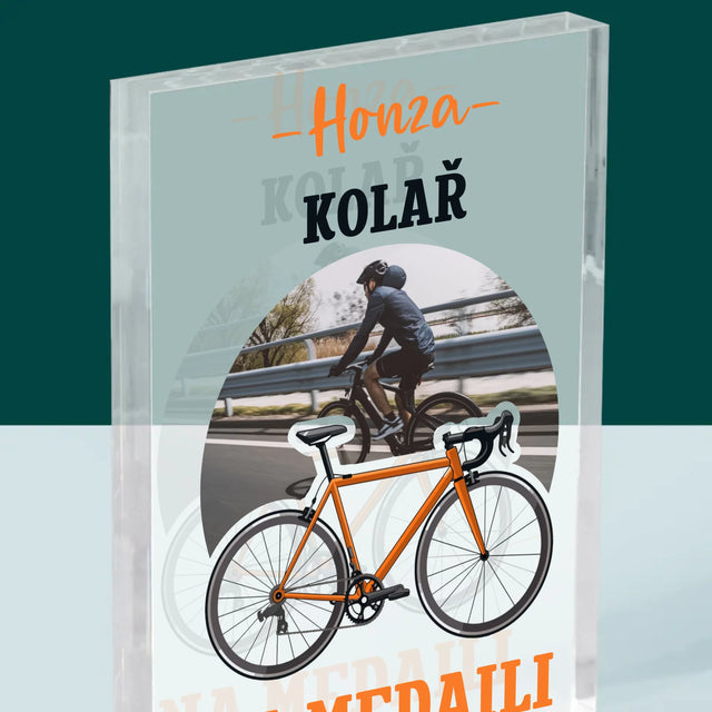 Foto a popis: Cyklista oceněný medailí - Akrylový blok s potiskem | CZ