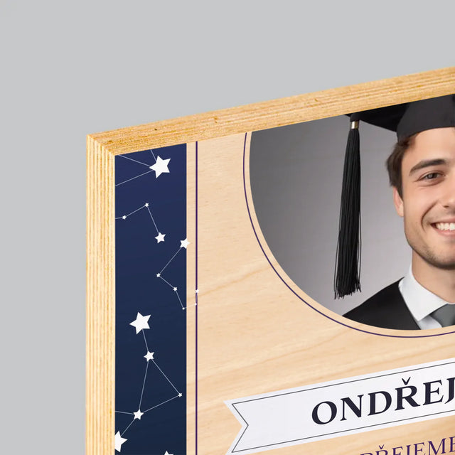 Fotka A Textem: Blahopřejeme K Obhajobě - Tisk Na Dřevo