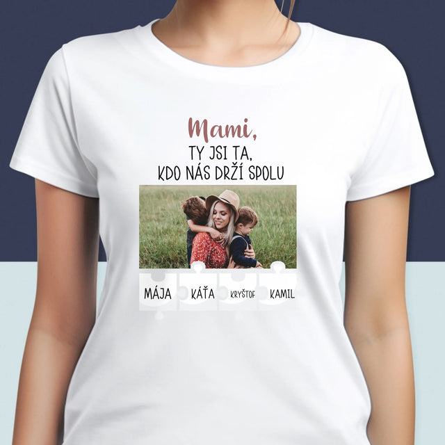 Fotka A Textem: Mami, Ty Jsi Ta, Kdo Nás Drží Spolu - Damské Tričko