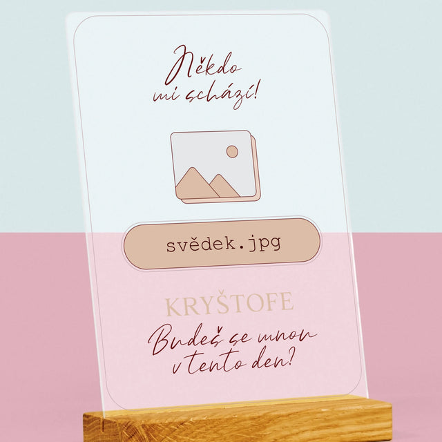 Jméno A Nápis: Někdo Mi Schází Svědek - Tisk Na Akrylovém Skle