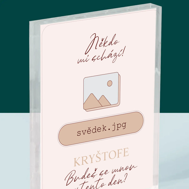 Jméno A Nápis: Někdo Mi Schází Svědek - Akrylový Blok