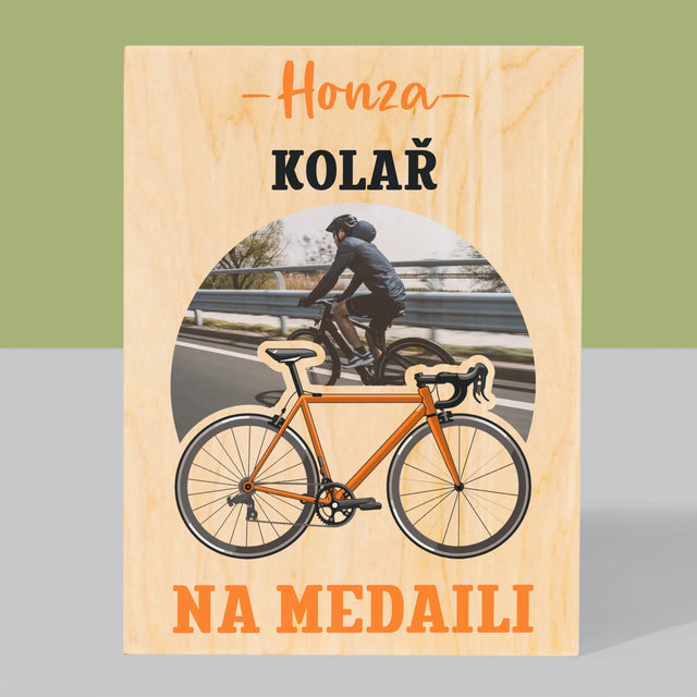 Foto a popis: Cyklista oceněný medailí - tisk na dřevo | CZ