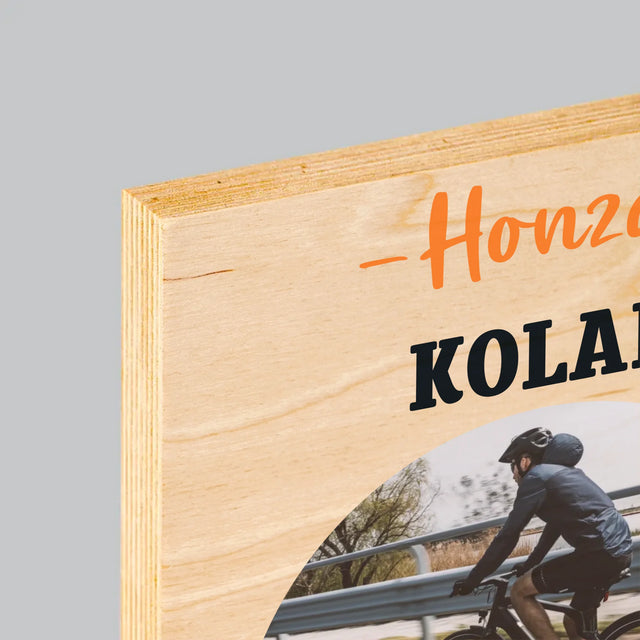 Foto a popis: Cyklista oceněný medailí - tisk na dřevo | CZ