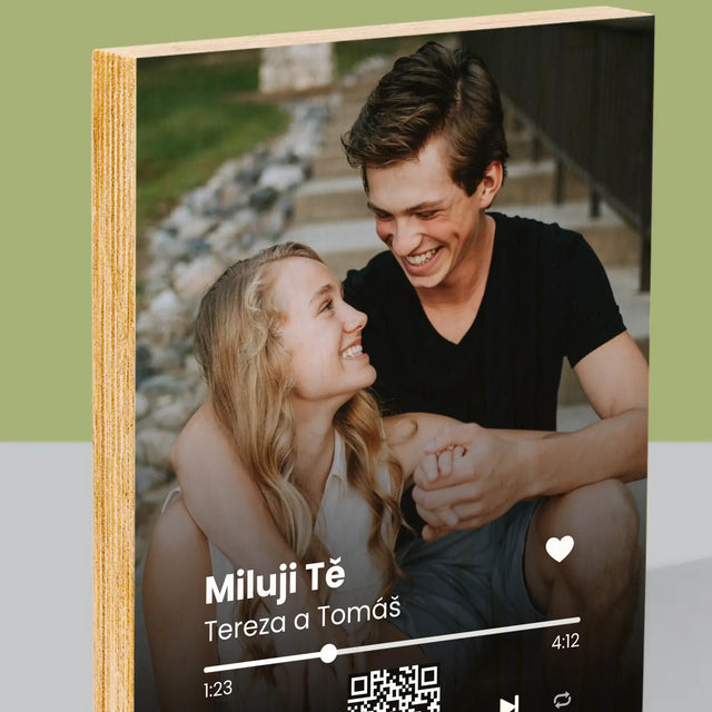 Fotka A Textem: Naše Písnička Na Qr - Tisk Na Dřevo