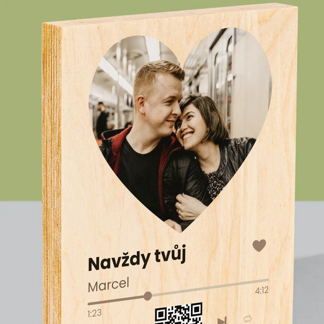 Fotka A Textem: Naše Píseň Na Qr - Tisk Na Dřevo