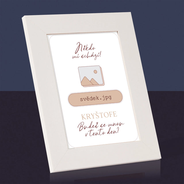 Jméno A Nápis: Někdo Mi Schází Svědek - Fotorámeček