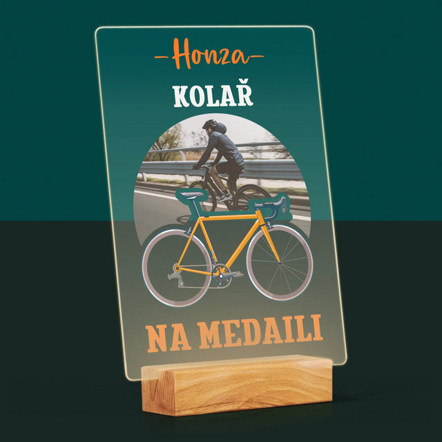 Fotografie a popisek: Cyklista, který získal medaili - tisk na akrylové sklo | Česká republika