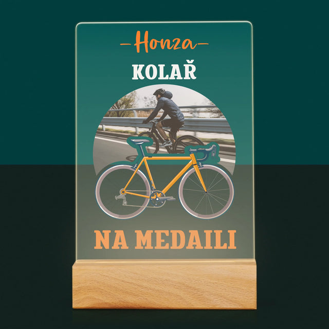 Fotografie a popisek: Cyklista, který získal medaili - tisk na akrylové sklo | Česká republika