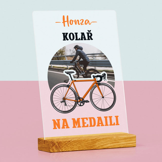 Fotografie a popisek: Cyklista, který získal medaili - tisk na akrylové sklo | Česká republika