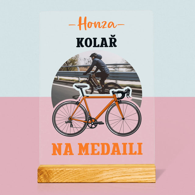 Fotografie a popisek: Cyklista, který získal medaili - tisk na akrylové sklo | Česká republika