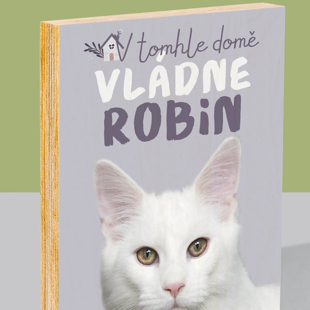 Fotografie a popisek: V tomto domě vládnou zvířata - tisk na dřevě | Česká republika