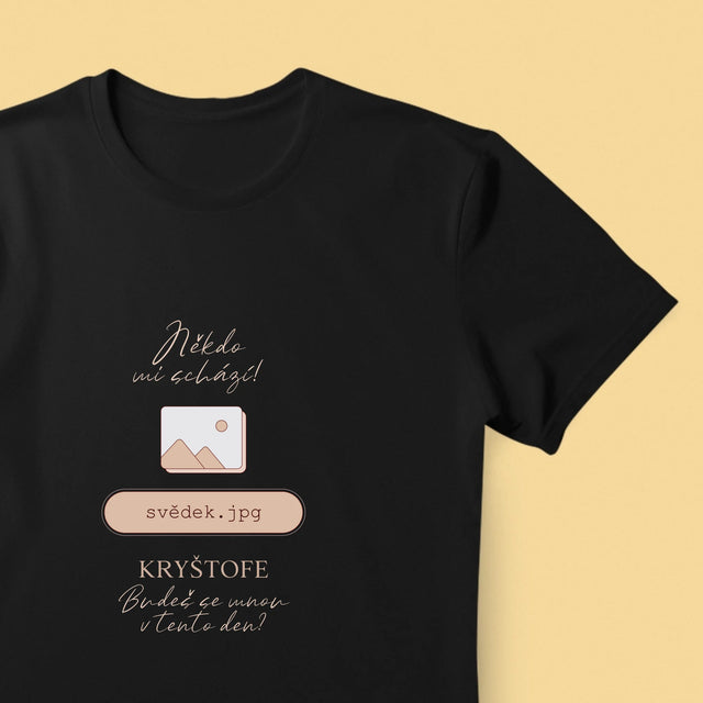 Jméno A Nápis: Někdo Mi Schází Svědek - Pánské Tričko