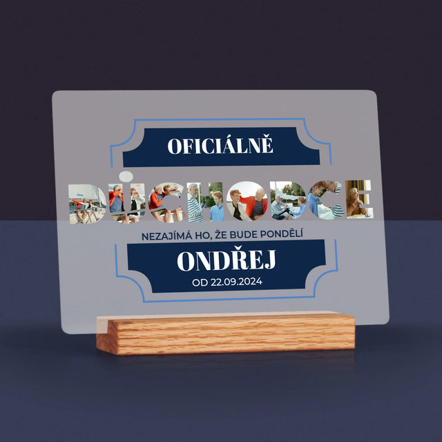 Slovo Z Fotek: Oficiálně Důchodce - Tisk Na Akrylovém Skle