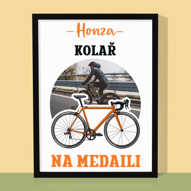 Fotografie a popisek: Cyklista, který získal medaili - zarámovaný tisk | CZ