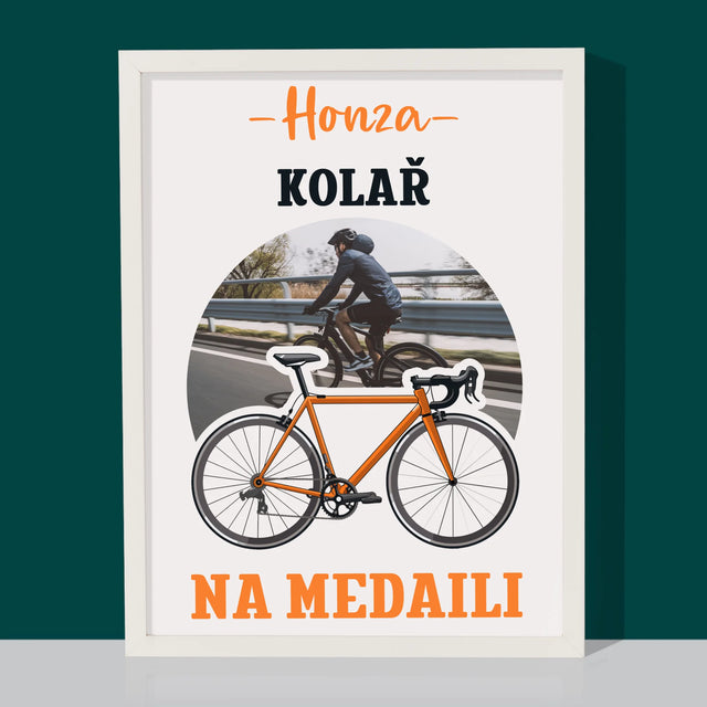 Fotografie a popisek: Cyklista, který získal medaili - zarámovaný tisk | CZ