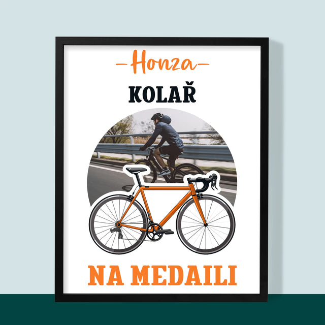 Fotografie a popisek: Cyklista, který získal medaili - zarámovaný tisk | CZ