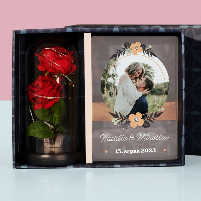 Fotka S Textem: Zamilovaní - Dárková Sada S Tiskem Na Akrylovém Skle A Věčnou Růží