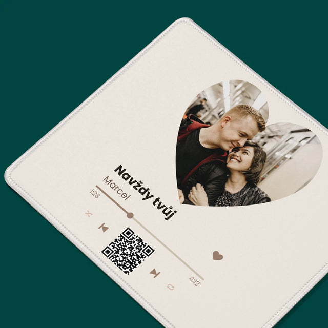 Fotka S Textem: Naše Píseň Na Qr - Podložka Pod Myš