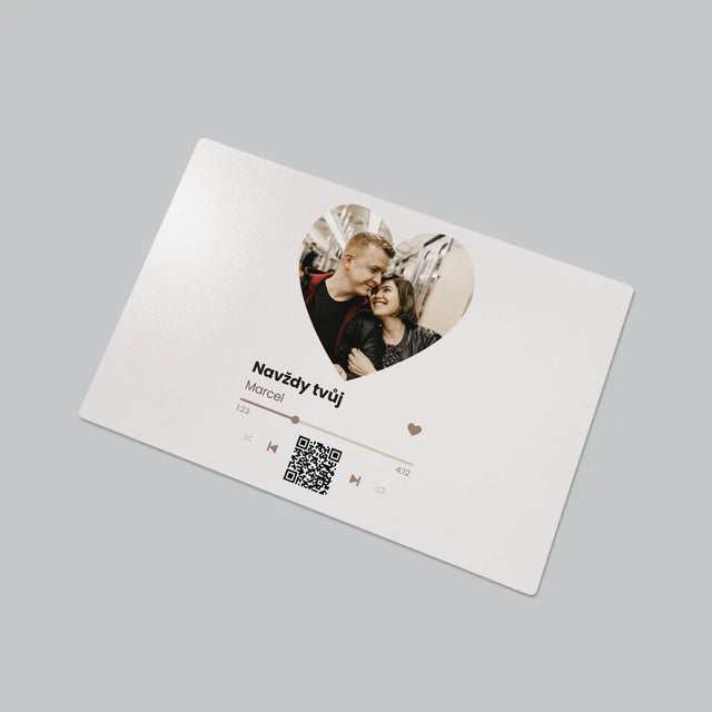 Fotka S Textem: Naše Píseň Na Qr - Podložka Na Psací Stůl