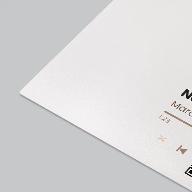 Fotka S Textem: Naše Píseň Na Qr - Podložka Na Psací Stůl