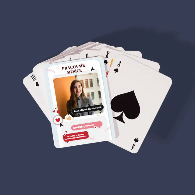 Fotka S Textem: Pracovník Měsíce - Hrací Karty