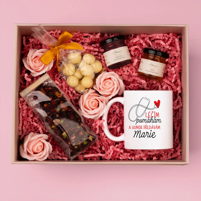 Jméno A Nápis: Léčím Pomáhám - Dárková Sada S Hrnkem, Čajem A Sladkostmi