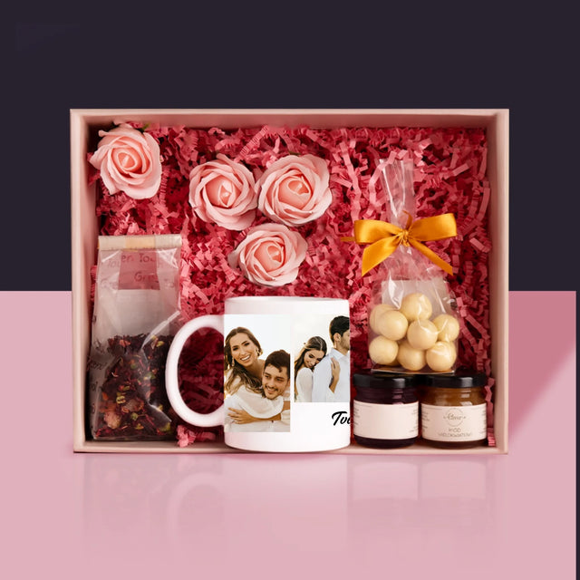 Fotokoláž: 4 Fotky A Nápis - Dárková Sada S Hrnkem, Čajem A Sladkostmi