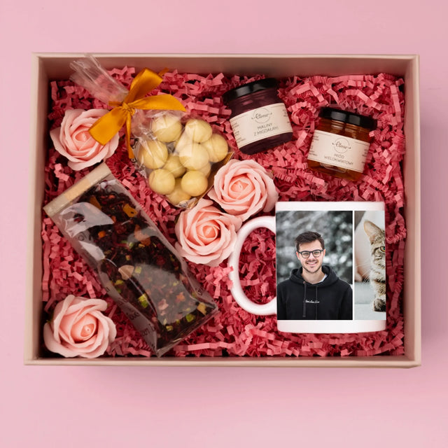 Fotokoláž: 3 Fotky - Dárková Sada S Hrnkem, Čajem A Sladkostmi