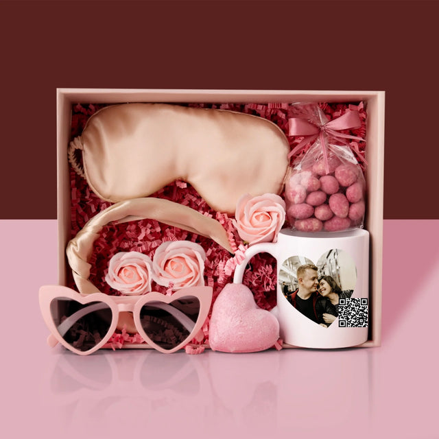 Fotka S Textem: Naše Píseň Na Qr - Dárková Sada S Hrnkem A Saténovou Čelenkou