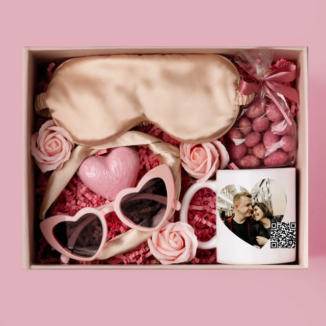 Fotka S Textem: Naše Píseň Na Qr - Dárková Sada S Hrnkem A Saténovou Čelenkou