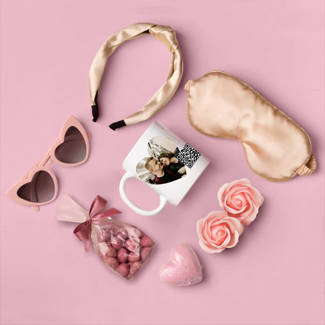 Fotka S Textem: Naše Píseň Na Qr - Dárková Sada S Hrnkem A Saténovou Čelenkou