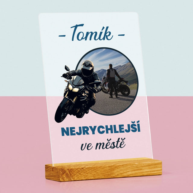 Fotka S Textem: Nejrychlejší Ve Městě - Tisk Na Akrylovém Skle