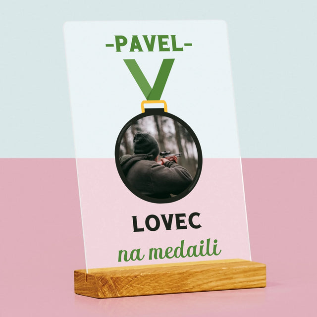 Fotka S Textem: Lovec Na Medaili - Tisk Na Akrylovém Skle