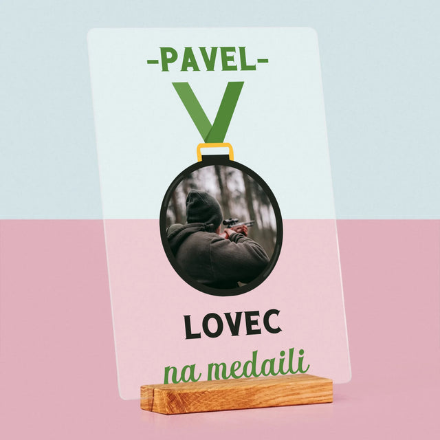 Fotka S Textem: Lovec Na Medaili - Tisk Na Akrylovém Skle