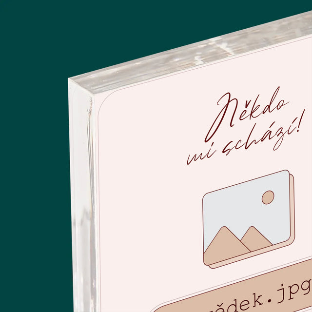 Jméno A Nápis: Někdo Mi Schází Svědek - Akrylový Blok