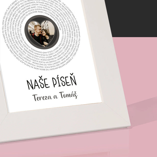 Fotka A Nápis: Naše Píseň - Fotorámeček