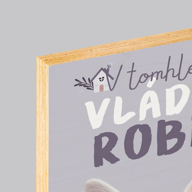 Fotografie a popisek: V tomto domě vládnou zvířata - tisk na dřevě | Česká republika