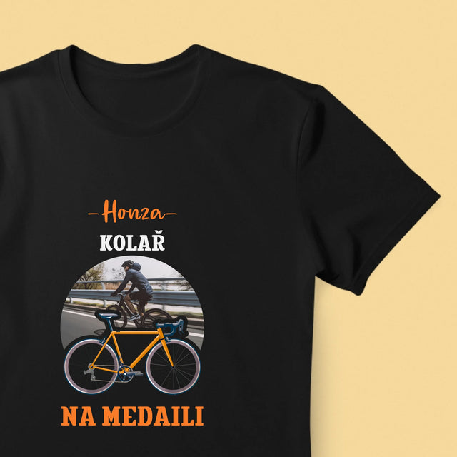 Foto a popisek: Cyklista, který získal medaili - Pánské tričko s potiskem | CZ