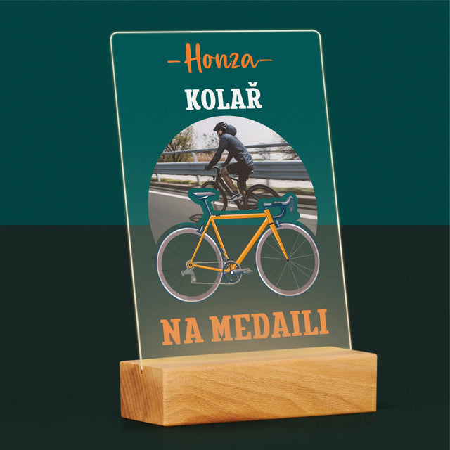 Fotografie a popisek: Cyklista, který získal medaili - tisk na akrylové sklo | Česká republika