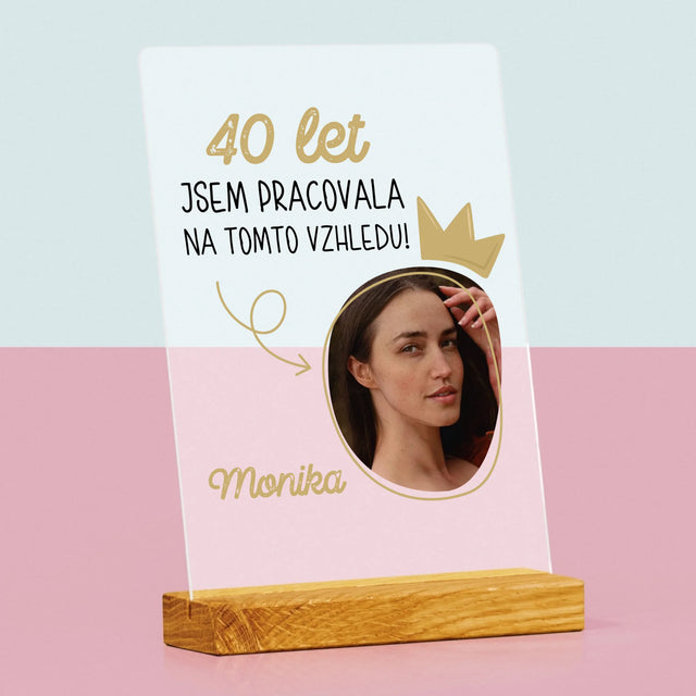 Fotka S Textem: 40 Let Jsem Pracovala Na Tomto Vzhledu - Tisk Na Akrylovém Skle