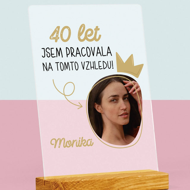 Fotka S Textem: 40 Let Jsem Pracovala Na Tomto Vzhledu - Tisk Na Akrylovém Skle