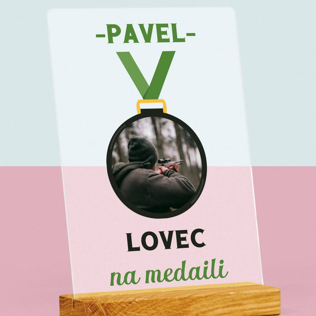 Fotka S Textem: Lovec Na Medaili - Tisk Na Akrylovém Skle