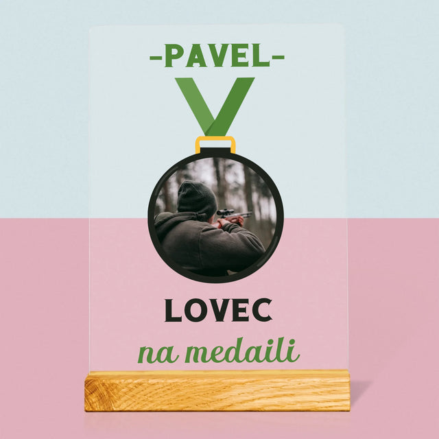 Fotka S Textem: Lovec Na Medaili - Tisk Na Akrylovém Skle